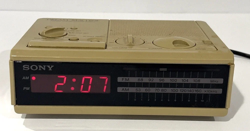 Vintage Sony Dream Machine Digital Alarm Clock Radio FM/AM Beige 1980s ICF-C2W
